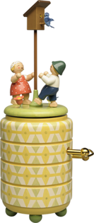 5318/34A, Muziekdoos ‘Vogelhuisje’, met twee kinderen, met 18-delig muzikaal binnenwerk