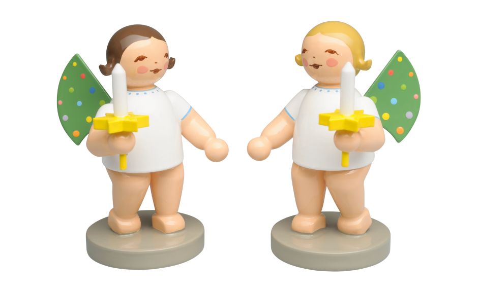 [Translate to Niederländisch:] Engel mit grünen Flügeln und kleiner Kerzer in der Hand