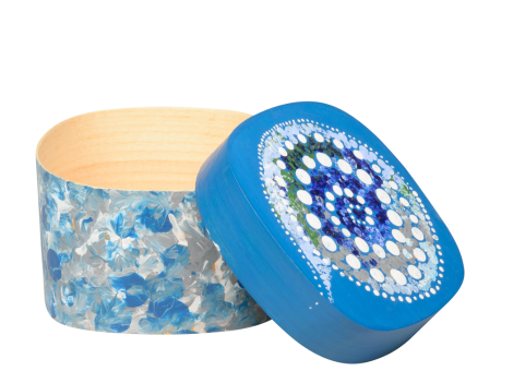 blaubemalte Spandose mit abnehmbarem Deckel